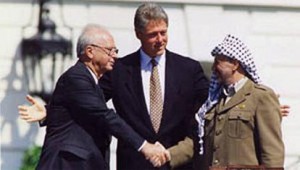 Isaac Rabin, Bill Clinton y Yasser Arafat - Acuerdos de Paz de Camp David entre Israel y Palestina