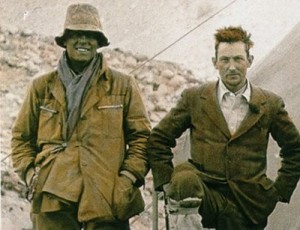 Foto: Andrew Irving y George Mallory en el campo base tibetano del Everest.