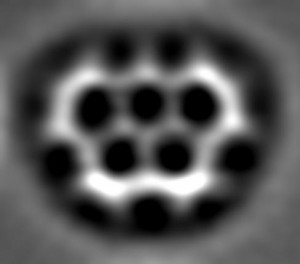 A pesar de su diminuto tamaño, unas 100.000 veces más fino que un cabello humano, los cinco anillos del 'olimpiceno' se reconocen fácilmente. Imagen: IBM R.-Zurich, Univ.Warwick, RSC.