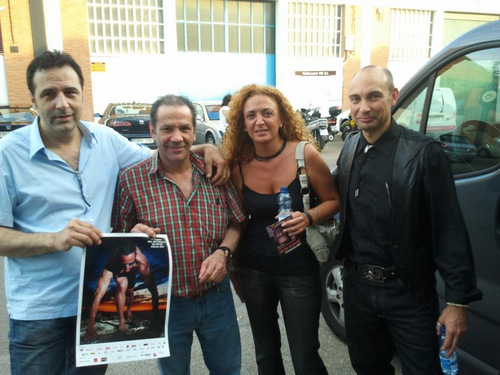 Alfonso de Campos, Perico Fernández, Conchi Corruchaga, y Raúl Tristán apoyando a Toño Martí, durante el acto de presentación del libro de Perico Guantes Rotos