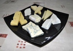 El estudio ha analizado durante más de un año muestras de 61 marcas comunes de quesos. / SINC