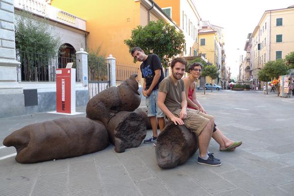 Los marrones de rajoy aparecen ya hasta por las calles... ¡cuidado, no tropiece usted con alguno! Foto: bonus1up