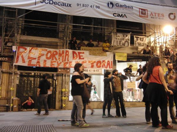 Momento de la concentración en Sol por una democracia real y contra la estafa global Foto: olgaberrios