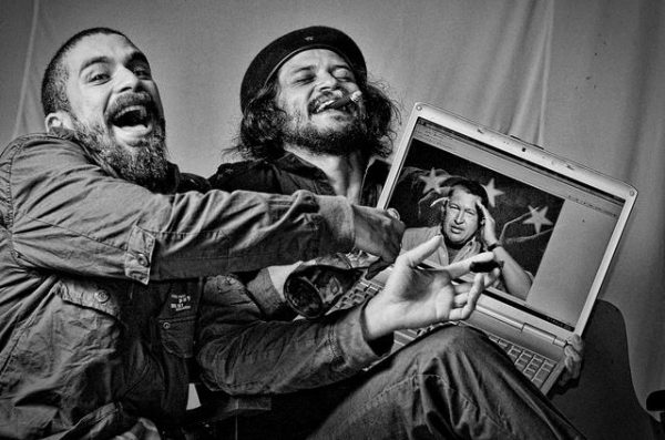 Fidel Castro y el Che Guevara con Hugo Chávez. Comunismo