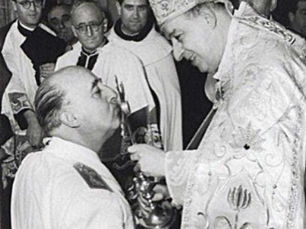 Franco bendecido por la Iglesia