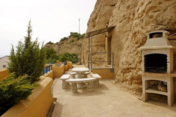 Exterior de la Cueva El Palomar.