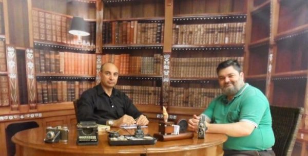 'El Lobo Estepario': Raúl Tristán (izda.) entrevista a Carlos Millán, de GozArte (dcha.) el pasado 18 de julio de 2013
