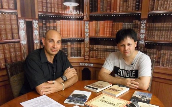 El Lobo Estepario. Raúl Tristán (izda.) entrevista a Óscar Sipán (dcha.)