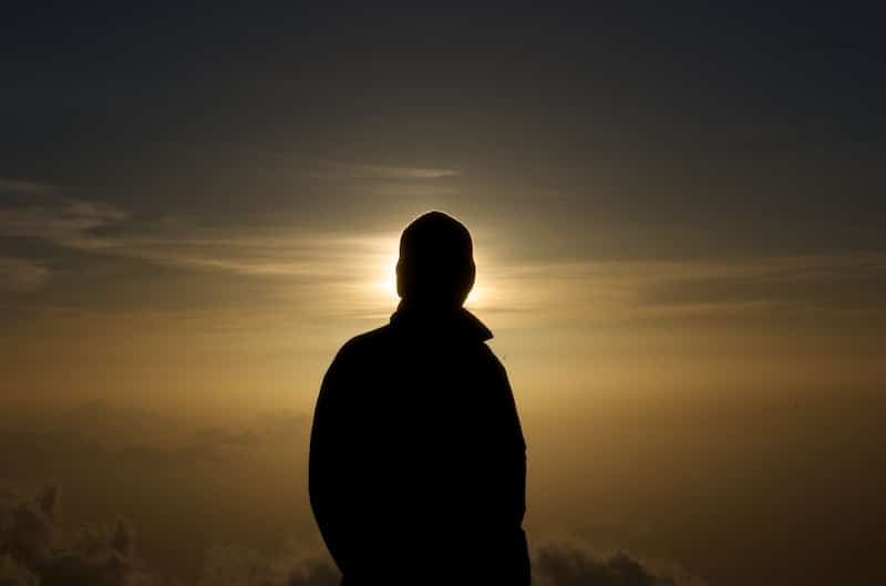 sol horizonte hombre