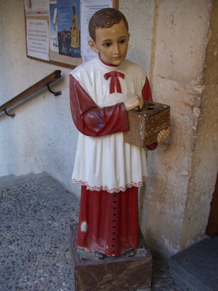 monaguillo rojo