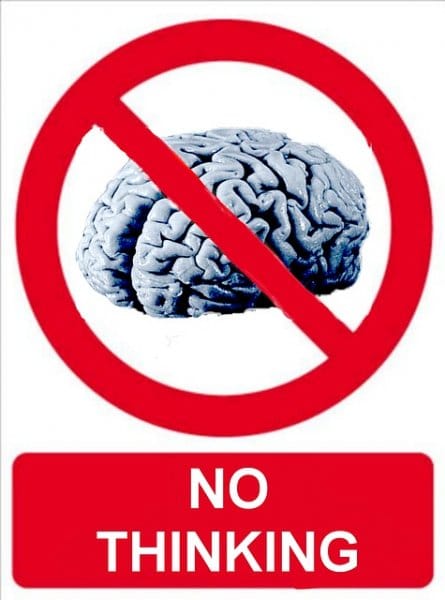 cerebro no piensa tonto