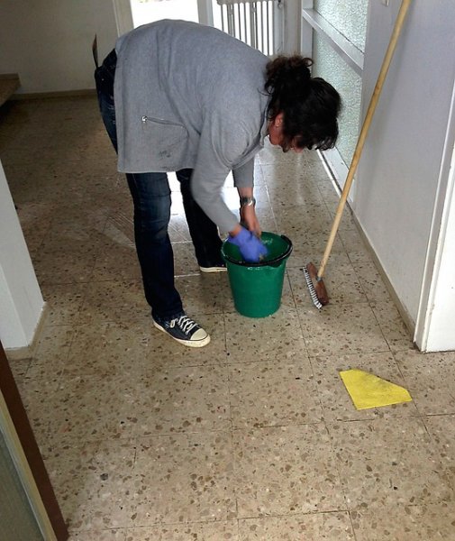 señora de la limpieza limpiadora