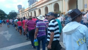 Campesinos y cooperativistas paraguayos marchando.