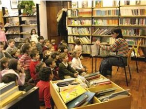 Fátima Fernández en la Biblioteca de Salinas, Asturias. Foto de Nuria Pozas
