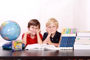niños estudiar